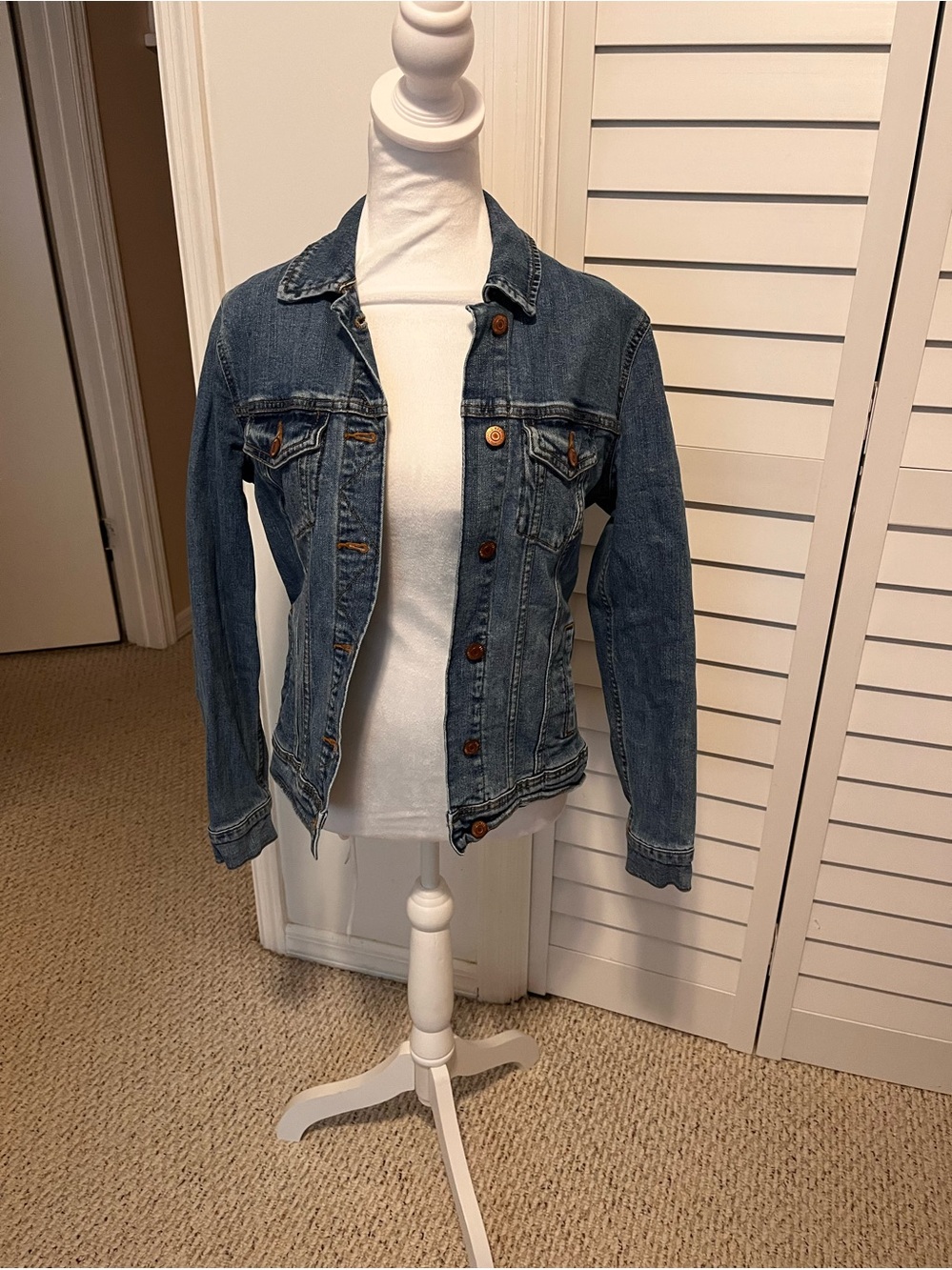Old Navy Denim Jacket Womens Small S Blue Jean Trucker Classic Button Up Casual